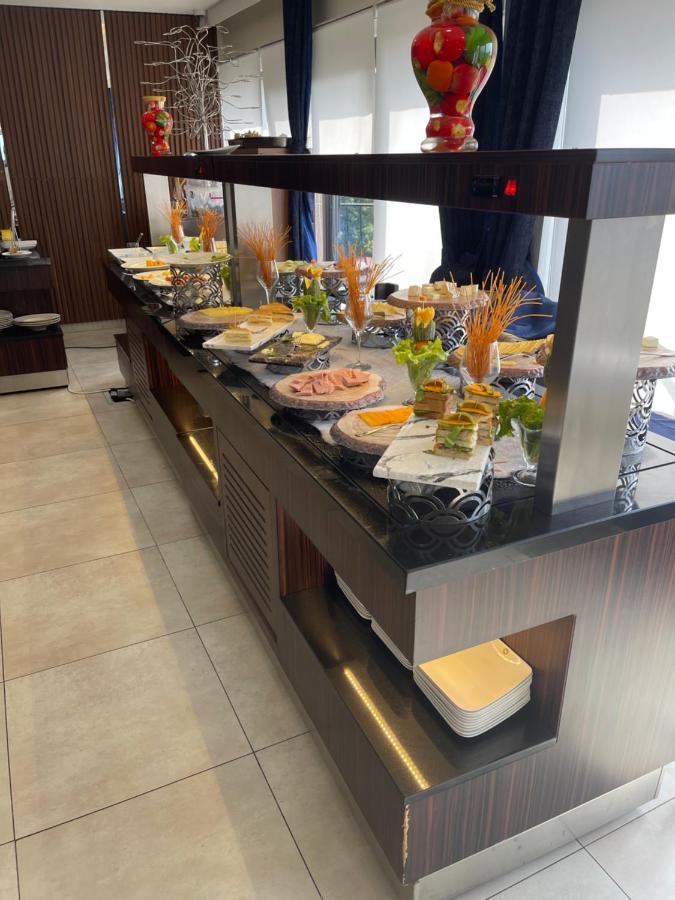 Souare Premium Hotel Конакри Екстериор снимка