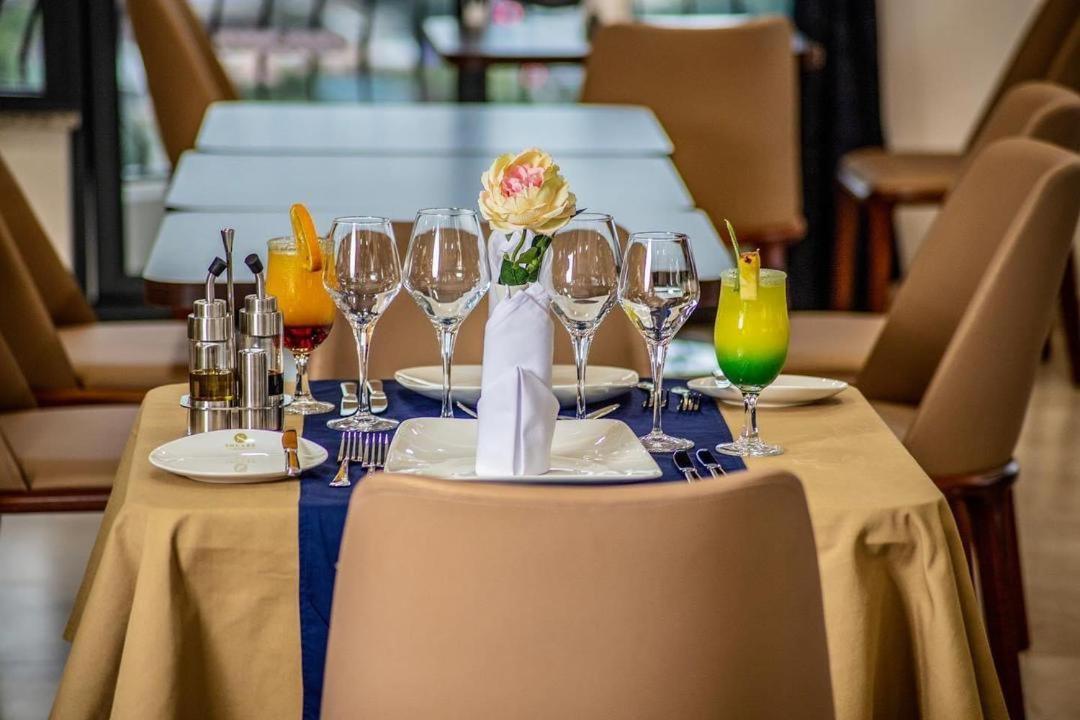 Souare Premium Hotel Конакри Екстериор снимка