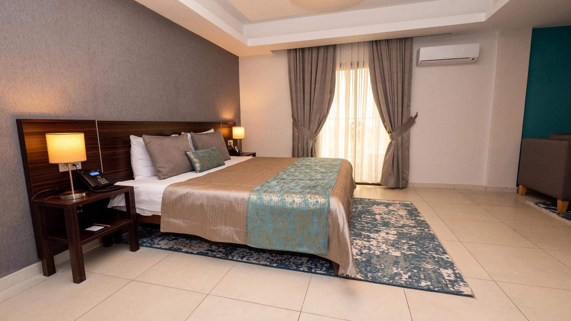 Souare Premium Hotel Конакри Екстериор снимка